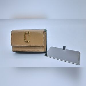 Marc Jacobs The Snapshot Mini Trifold Wallet / Marc Jacobs Compact Travel Mirror
